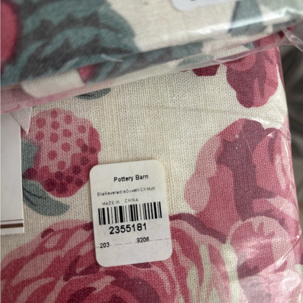 Pottery Barn Elia Floral Duvet Cover Set in Pink and Green - Picture 3 of 3